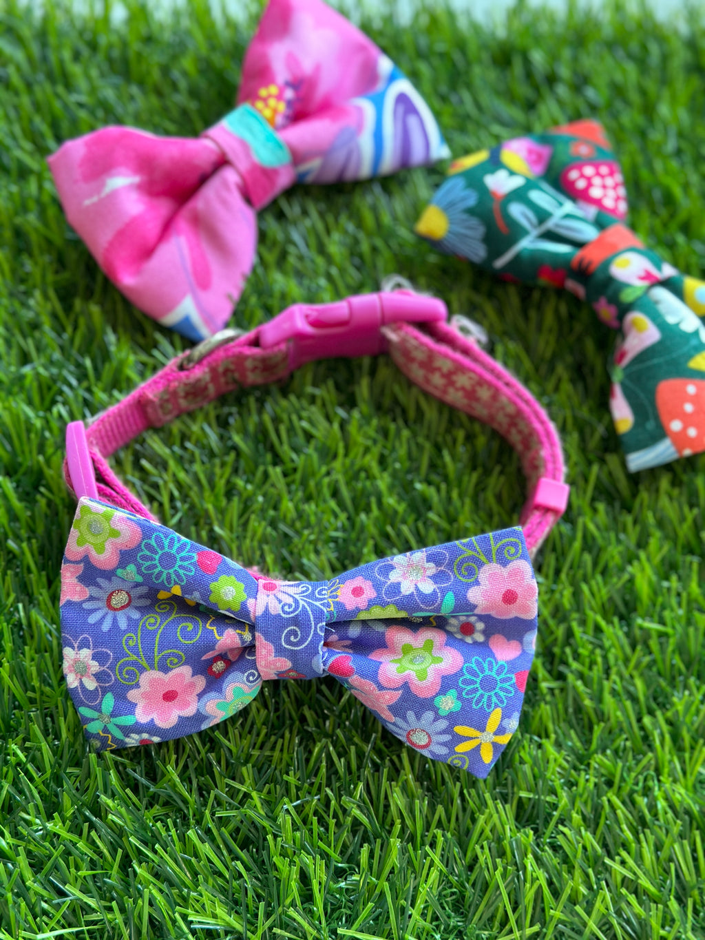 Mystery dog bowtie with velcro to attach to collar