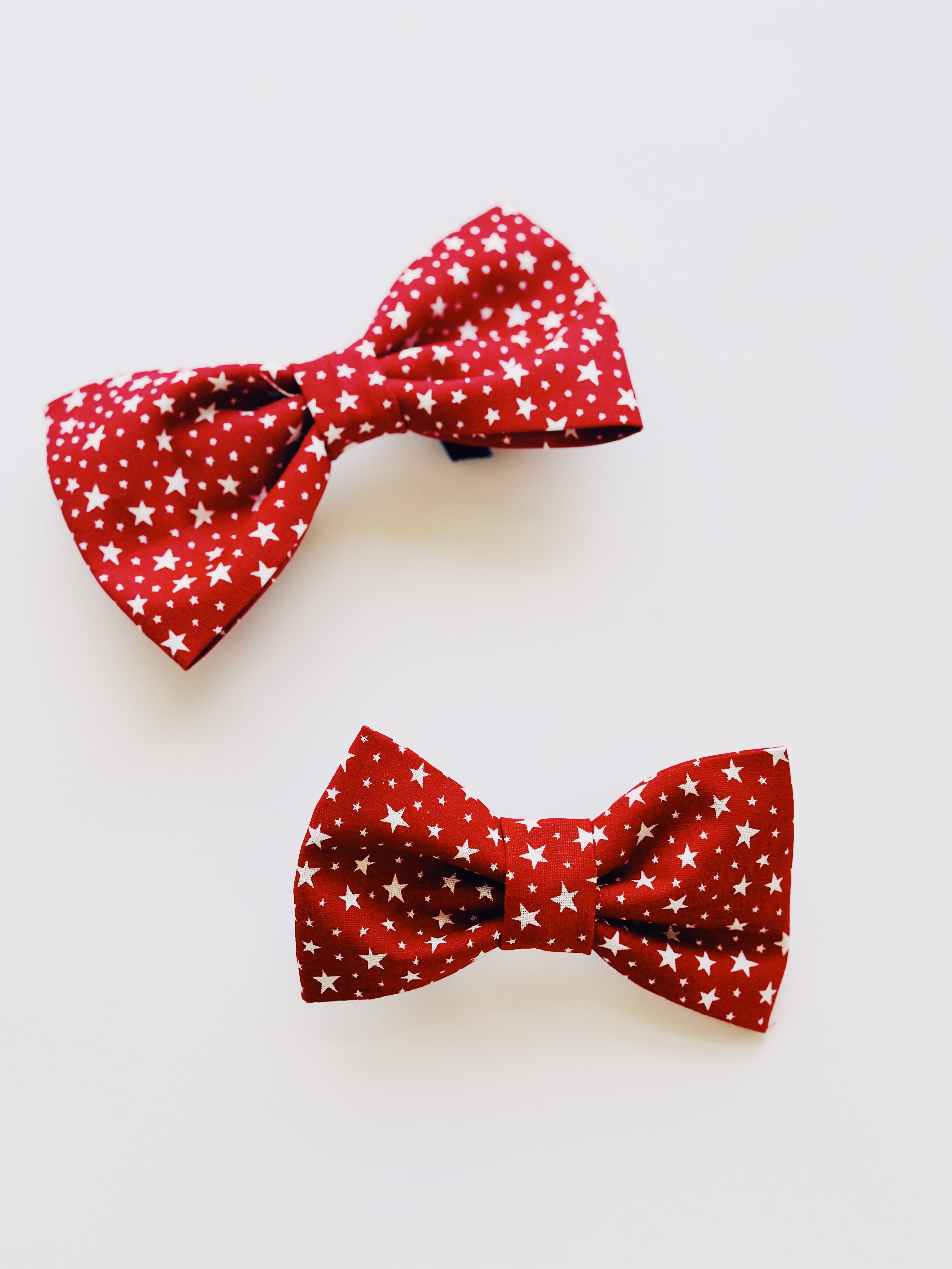 Red stars pet bowtie, adjustable to most size collars
