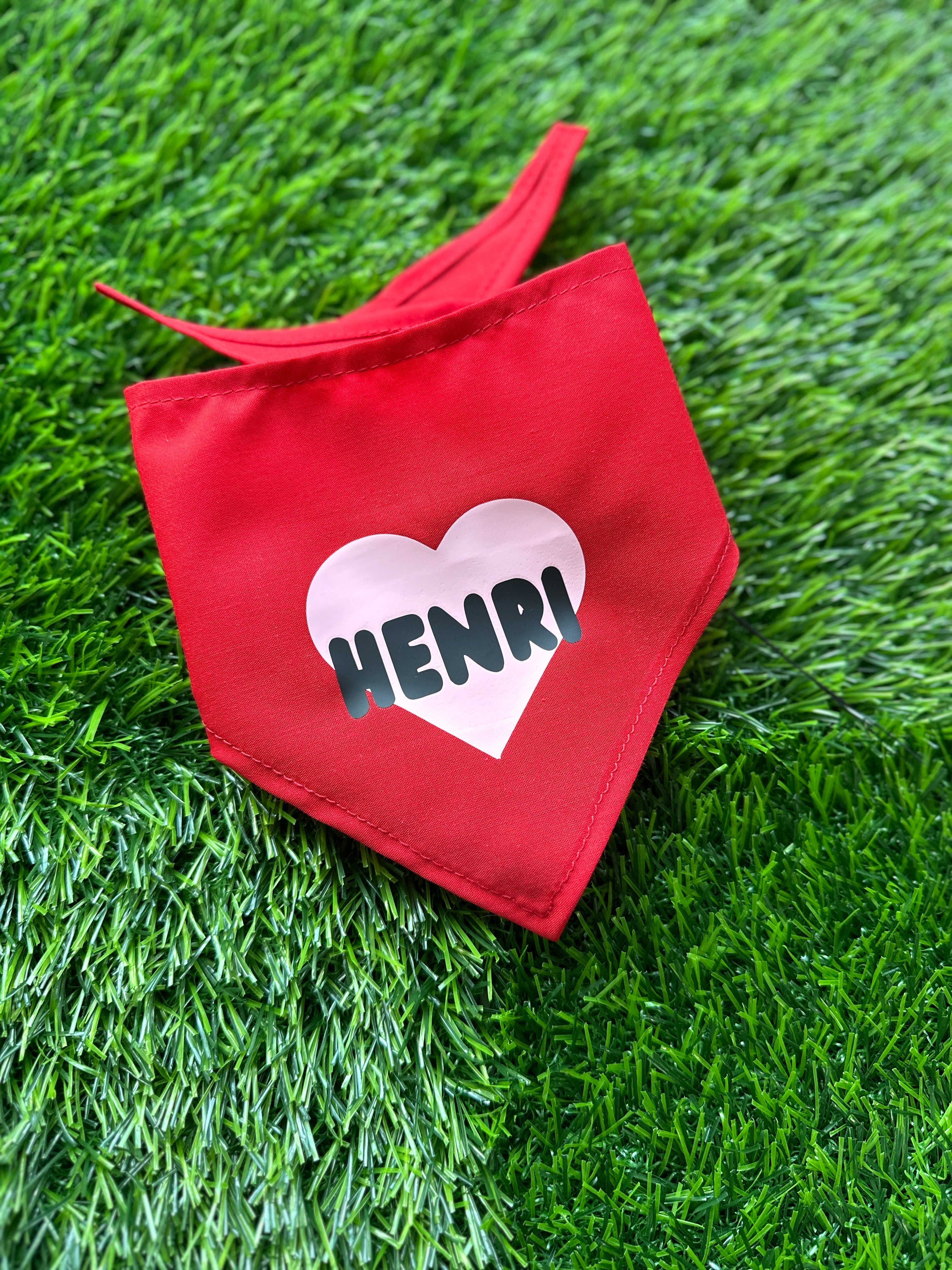 Your pet’s name with a heart bandana, custom made dog lover heart triangular bandana, tie on neck pet bandana , red dog scarf