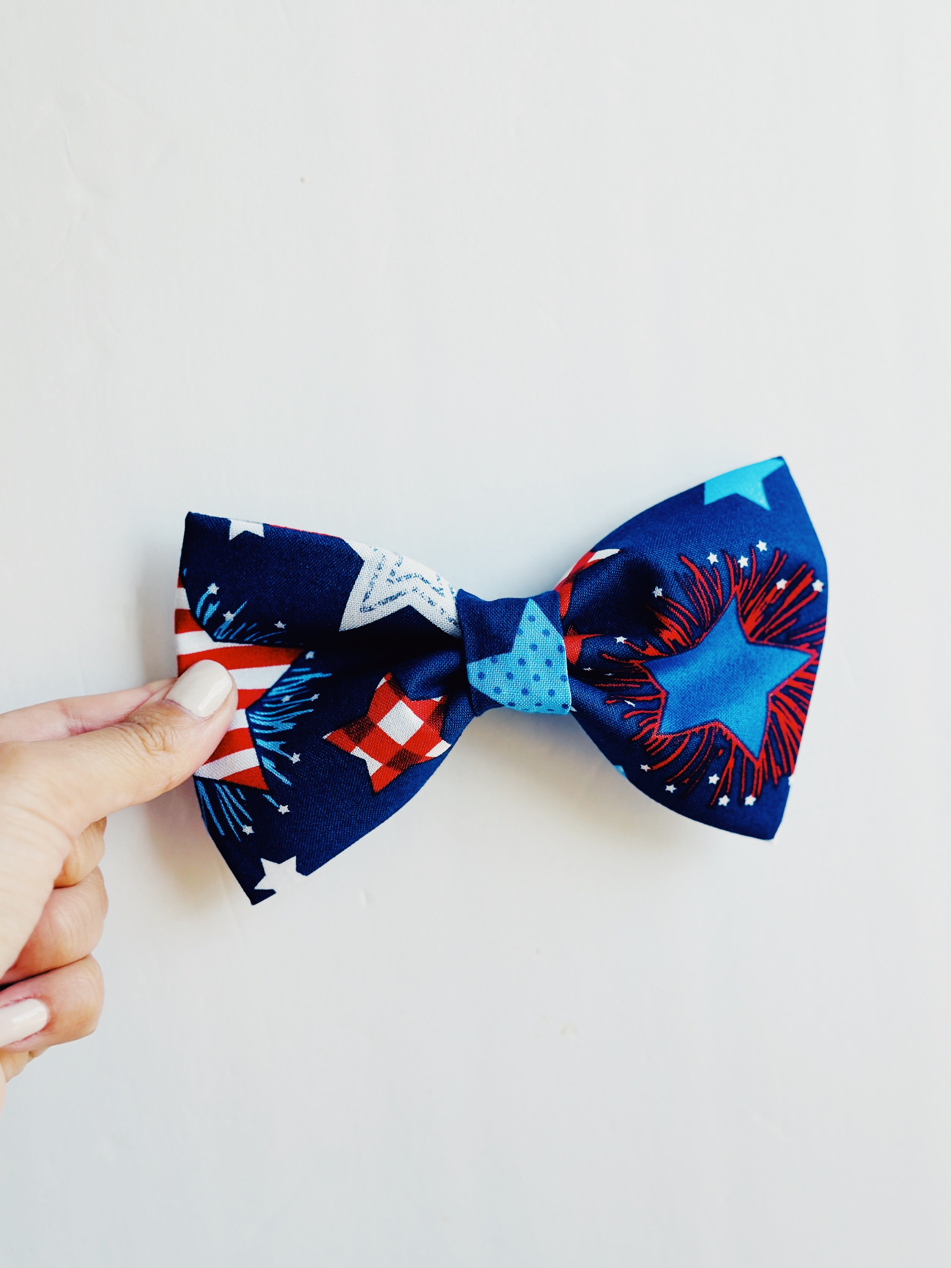Red, white and blue stars bowtie for 4th of july celebration, unisex for dogs