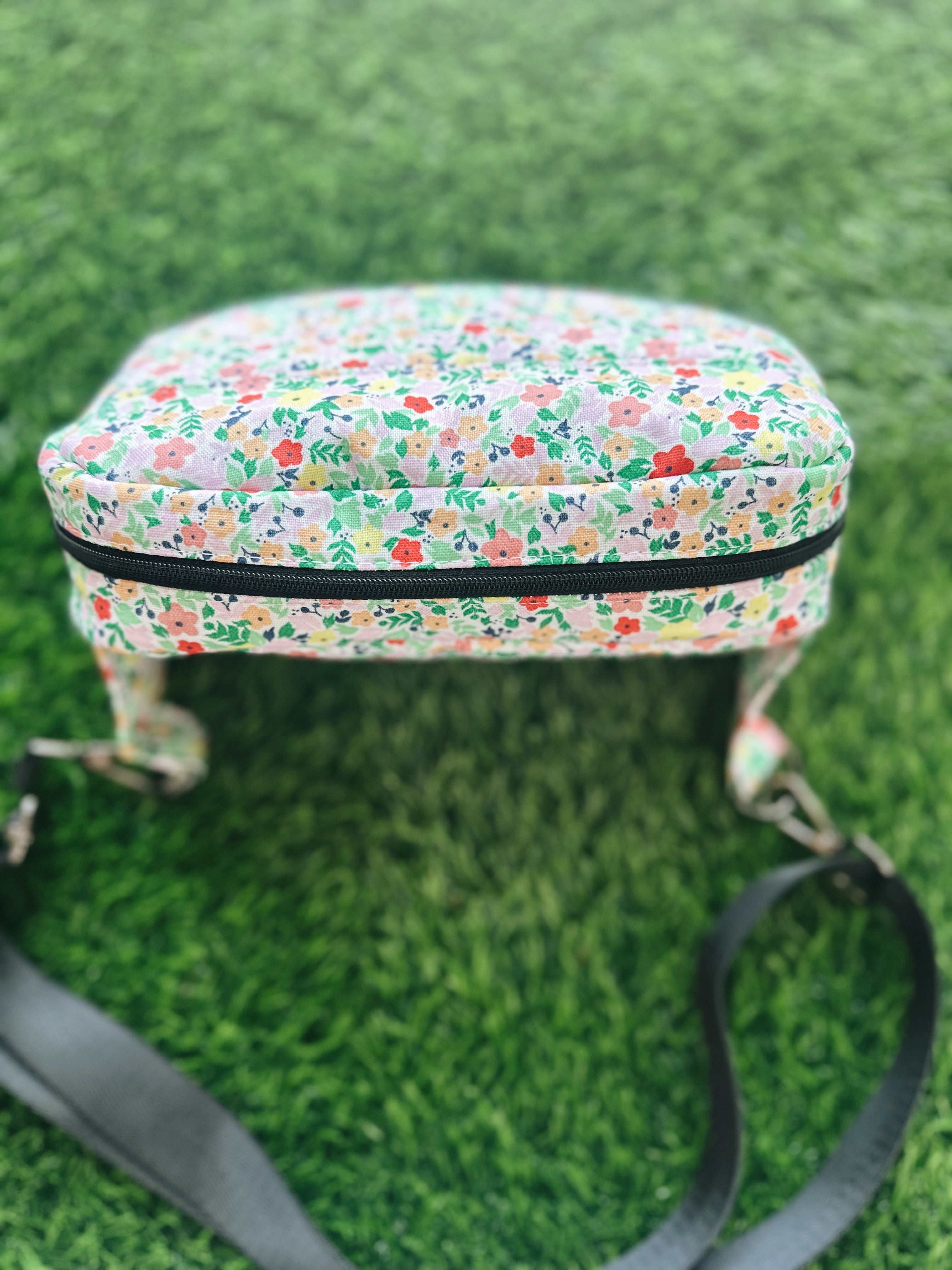 Floral green tiny flowers fanny pack, boho chic everyday bum bag, crossbody fanny pack