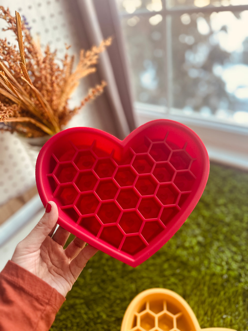 Heart shaped slow feeder for dogs, silicone pet bowl