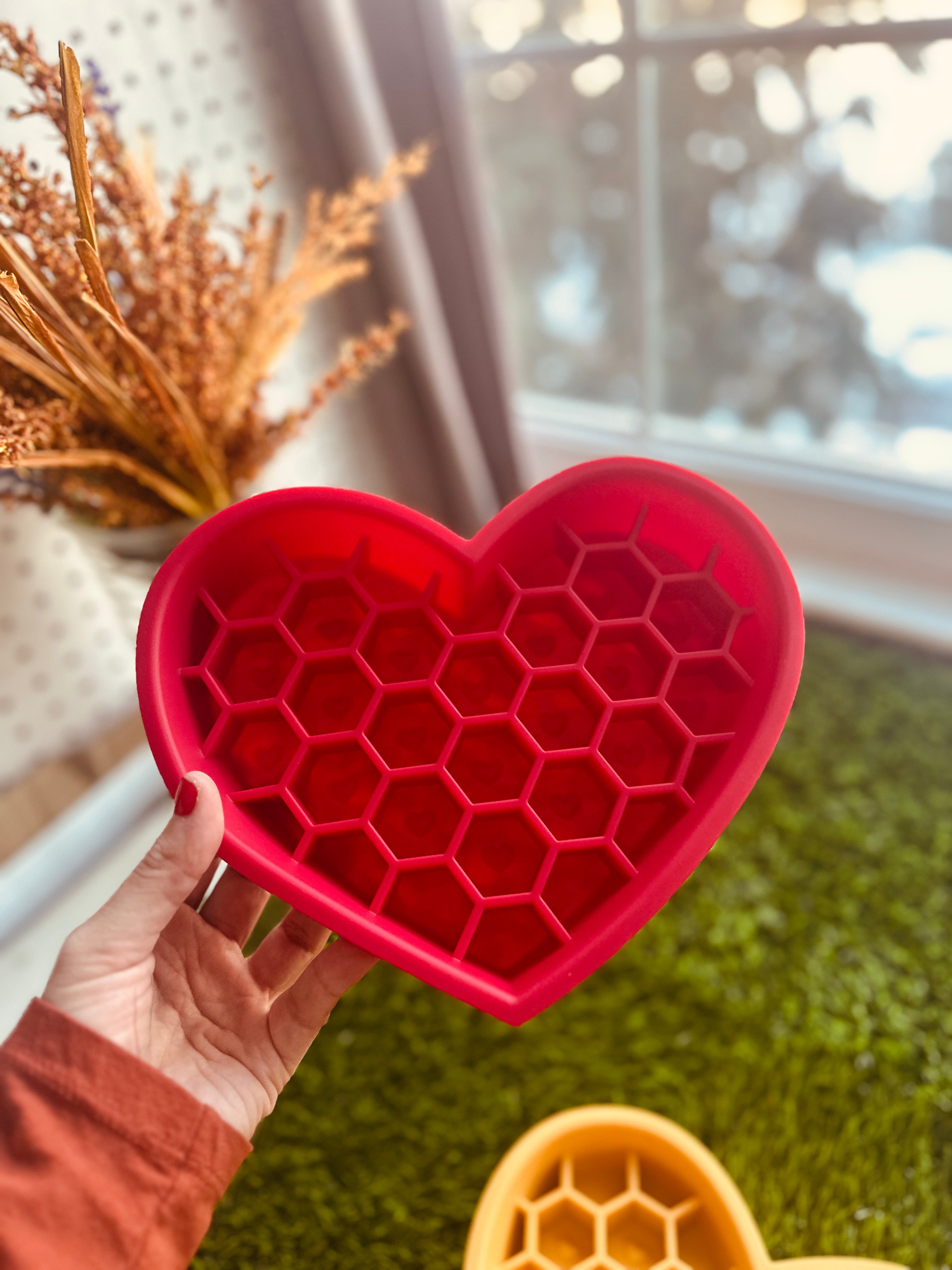 Heart shaped slow feeder for dogs, silicone pet bowl