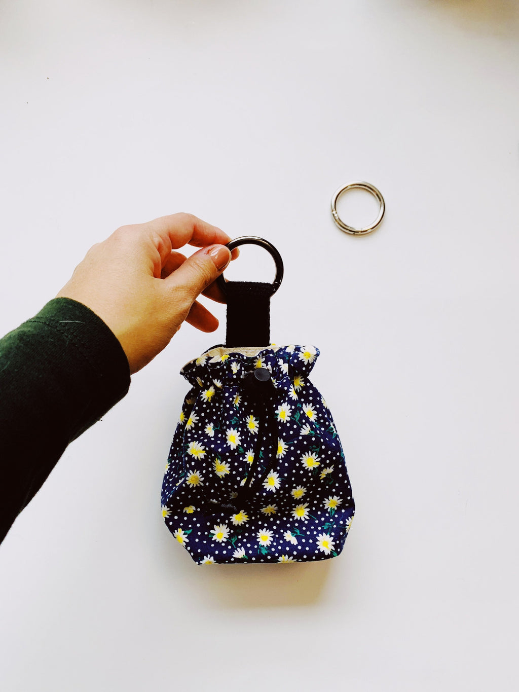 add on treat bag holder hook, Trigger Spring O Rings Round Carabiner Clip Snap,