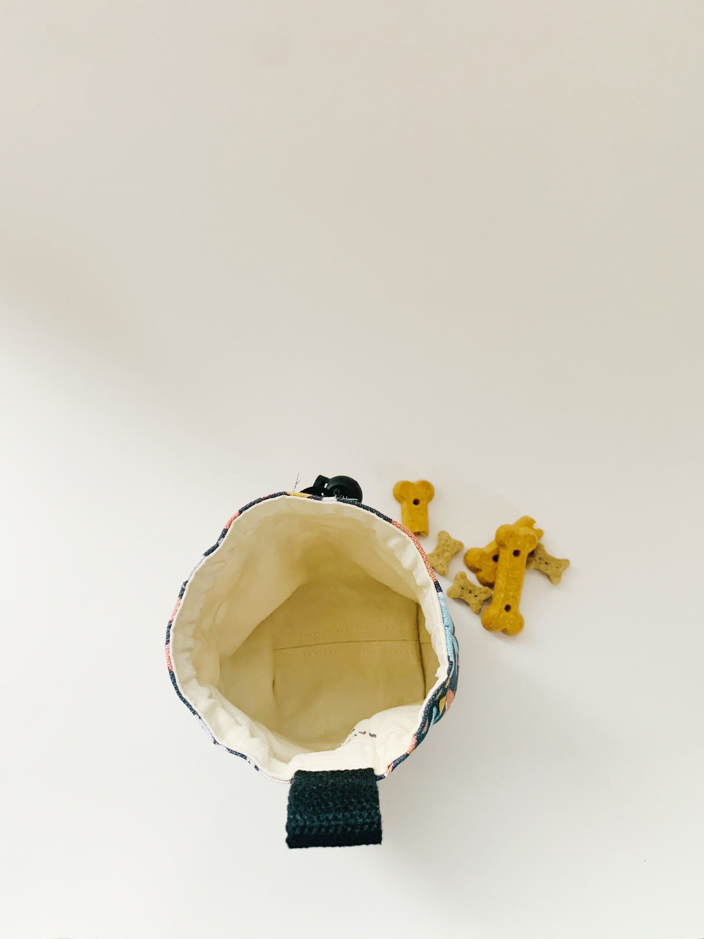 Floral dog walking pouch, training puppy waist bag, light treat carrier, trainer gift, dog walker accessory, new owner essential,