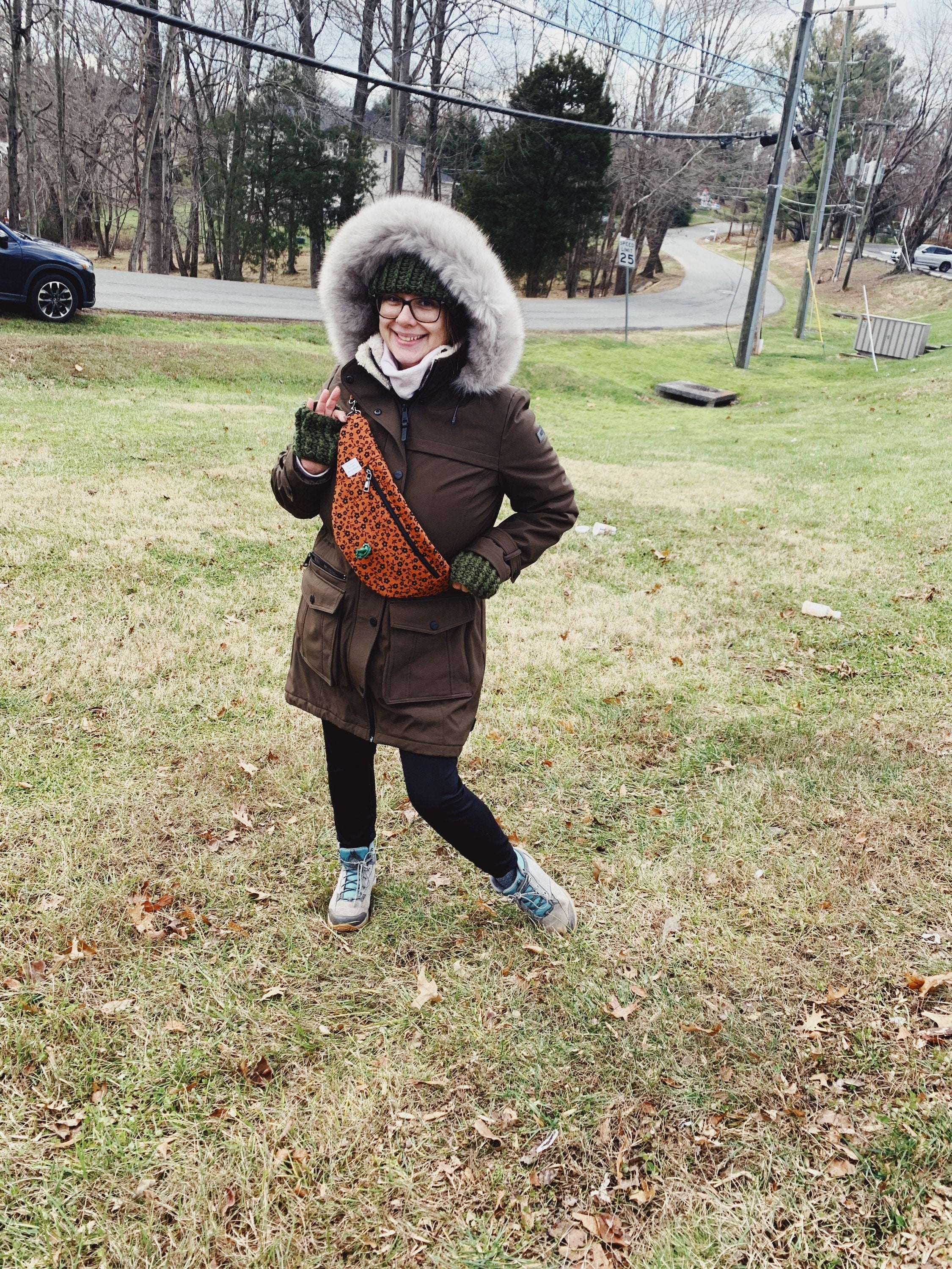 Lady wearing a fanny pack Crossbody style