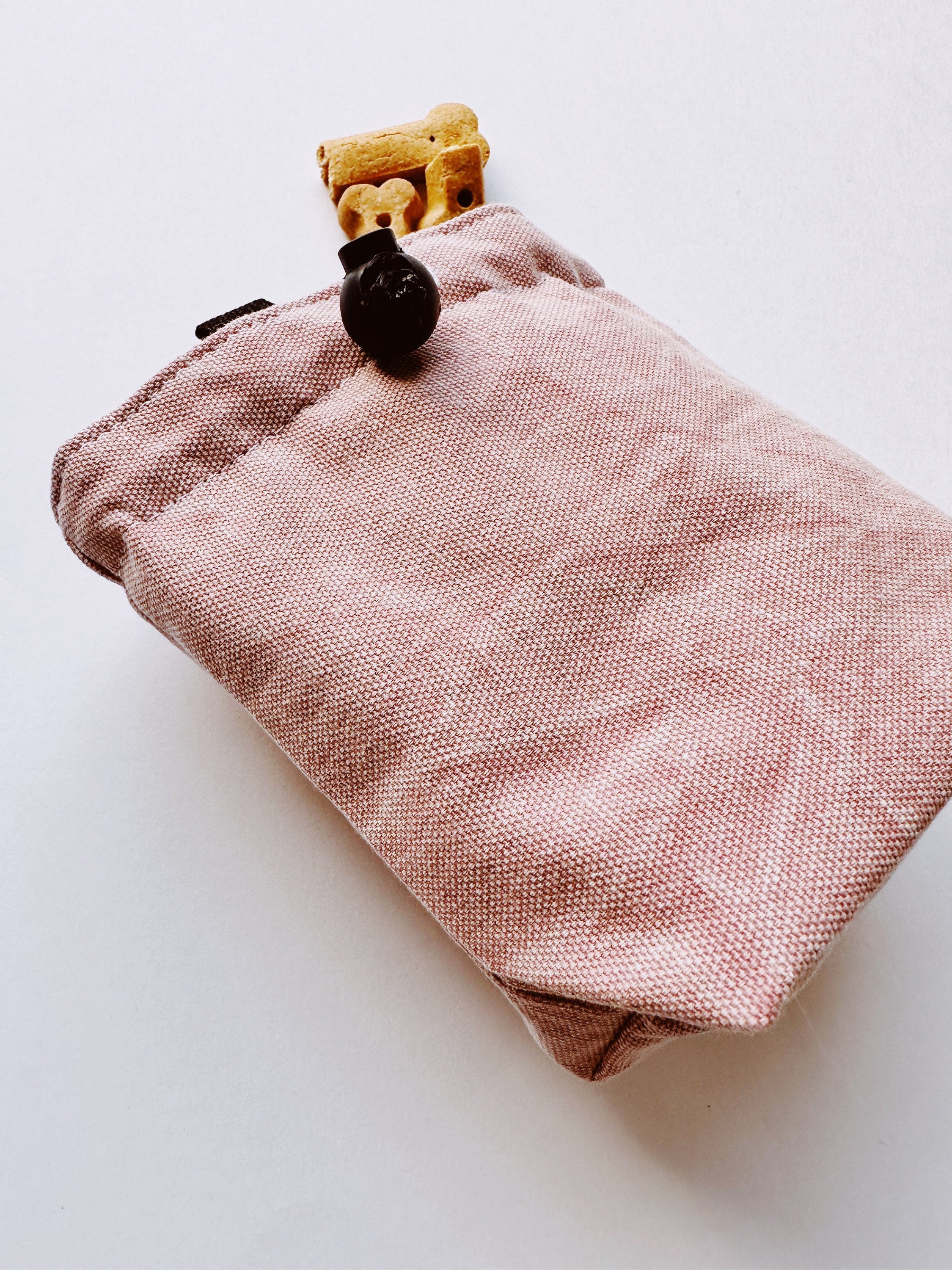 Soft pink pouch for dog training 