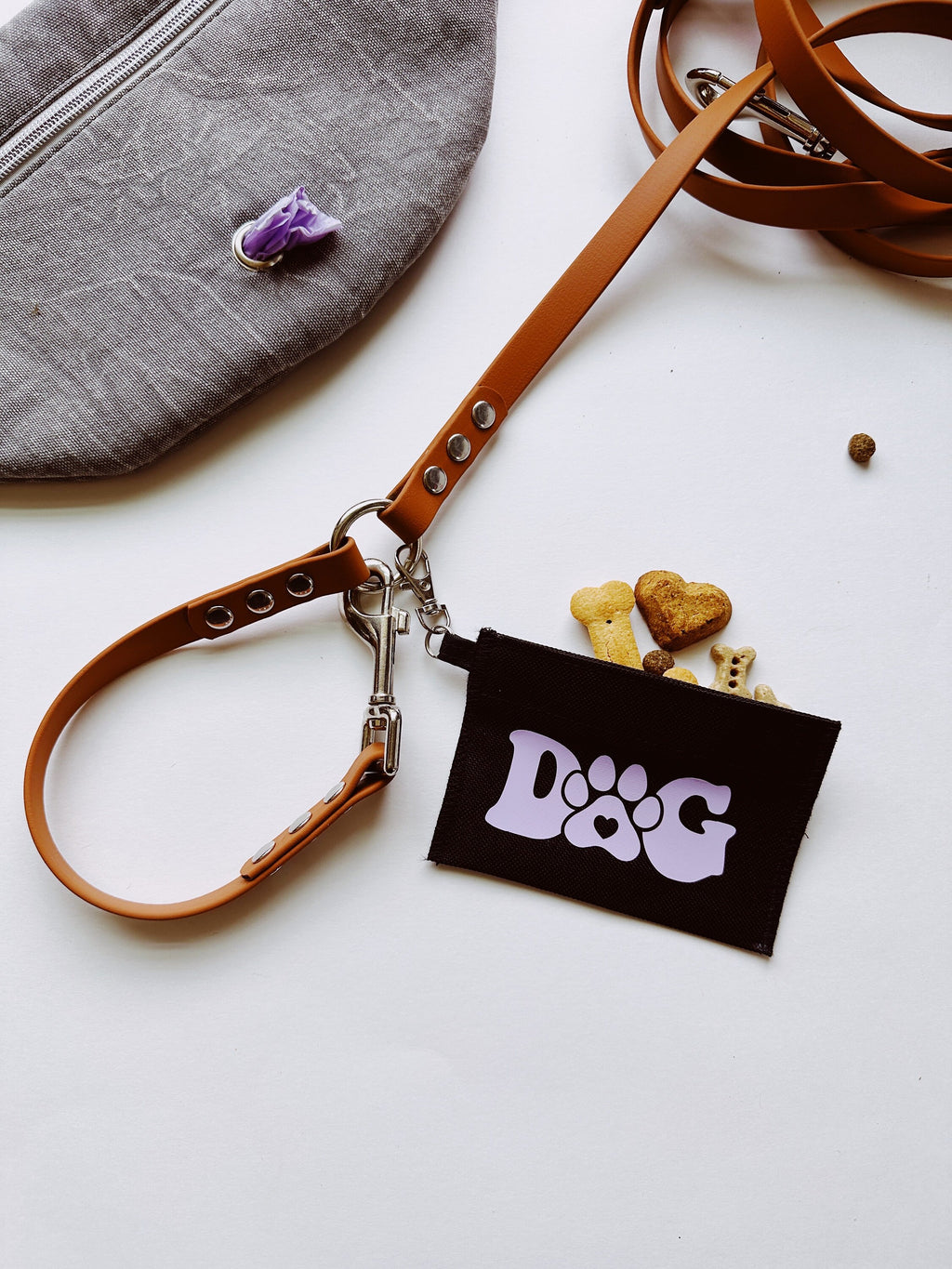 Hook on pouch to leash
