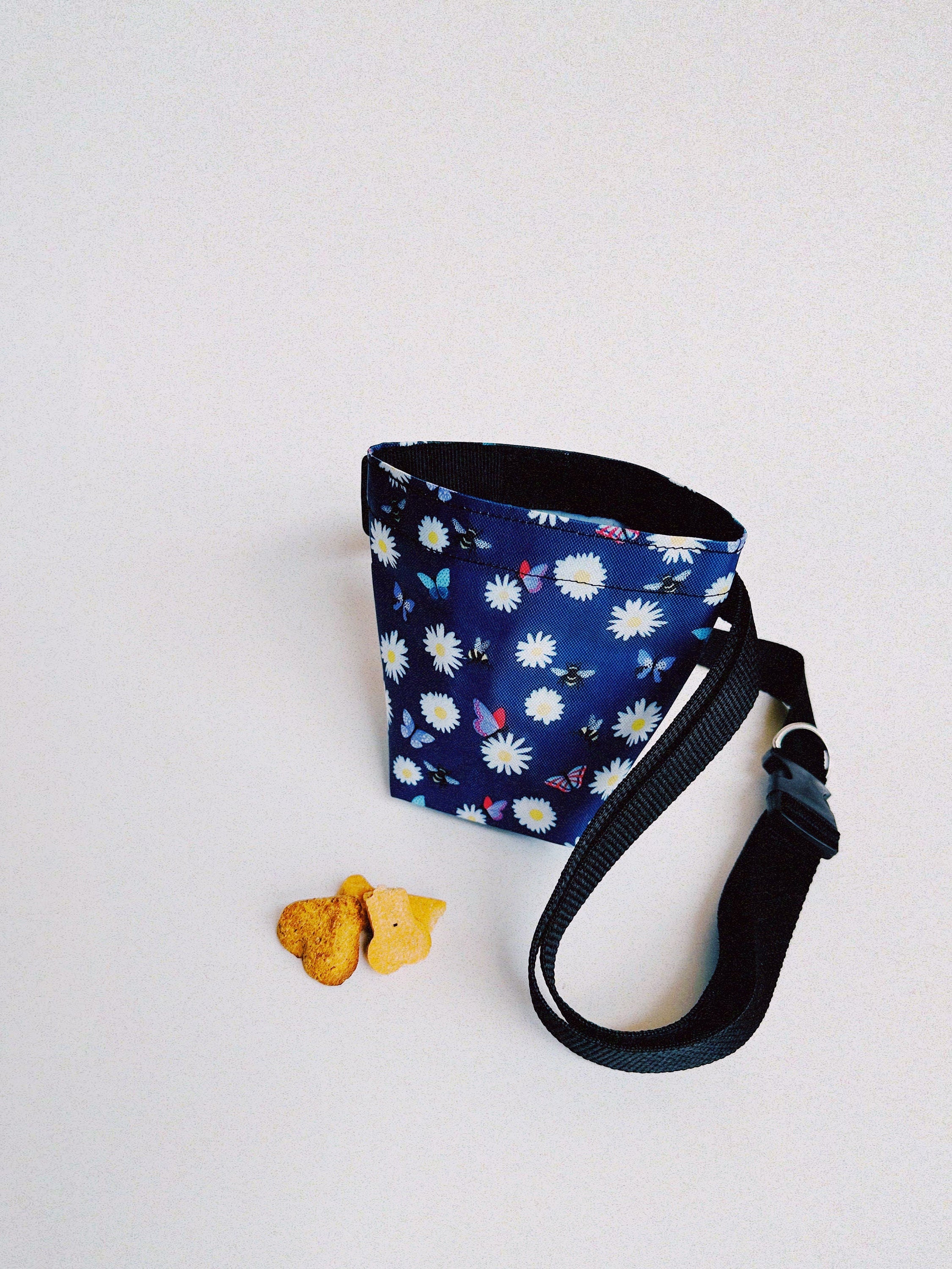 Daisy flower treat bag with belt