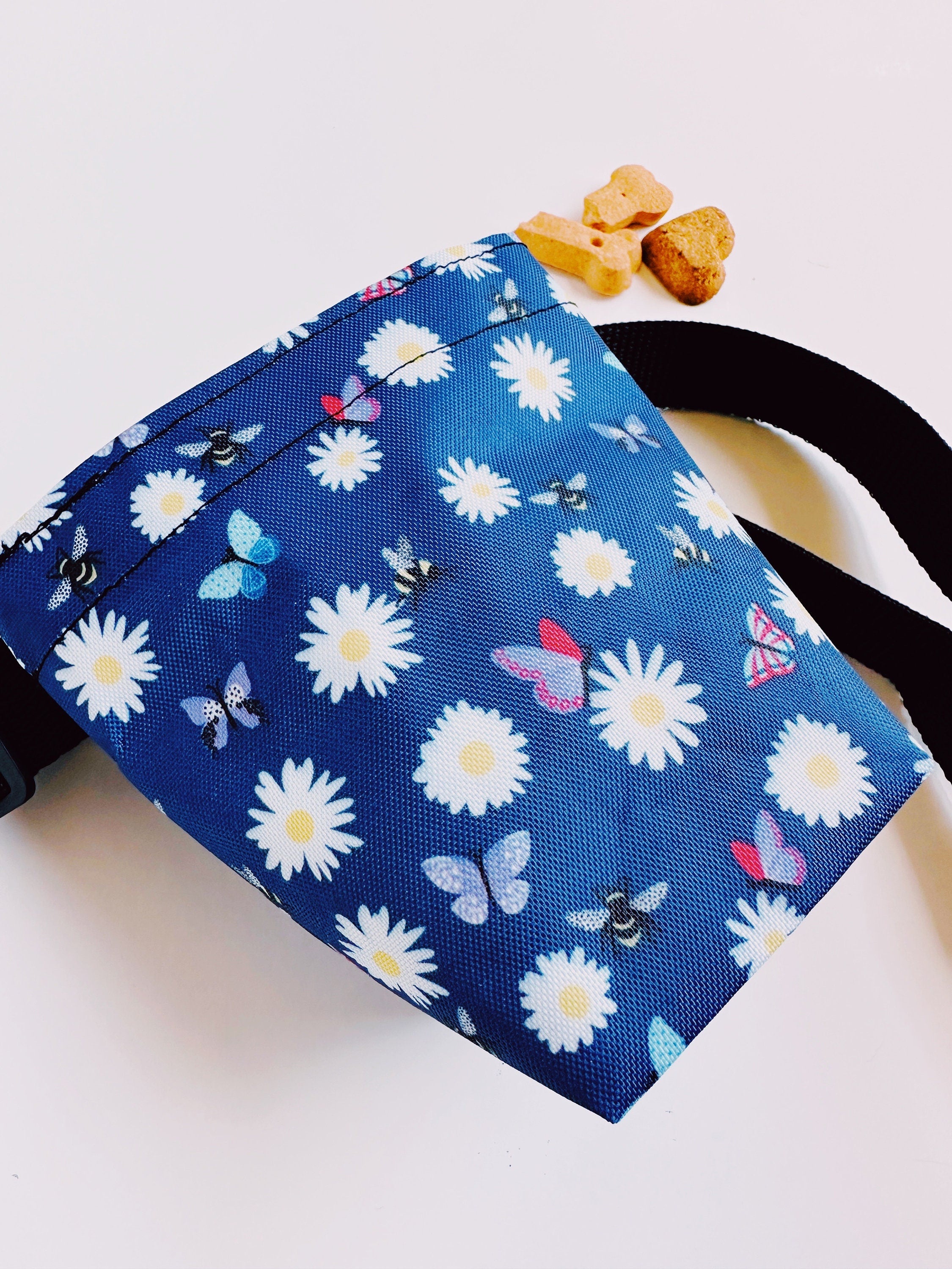 Waterproof flower pouch for dog training